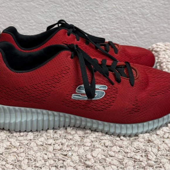 Men’s Red and Black Sketchers Athletic Shoes, sz 10 - Picture 3 of 8